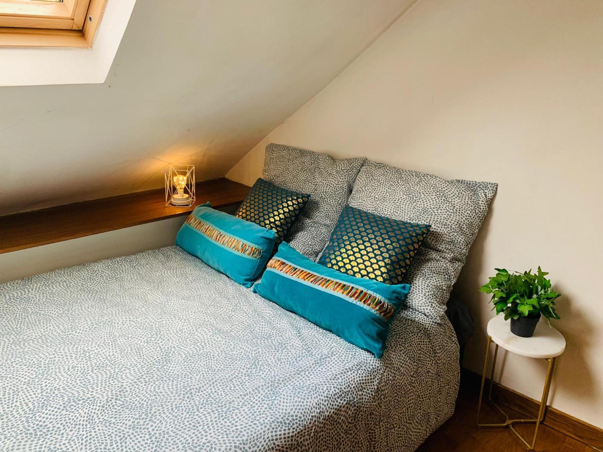 Cosy Studio Design With Modern Bathroom Vaureal Exterior photo